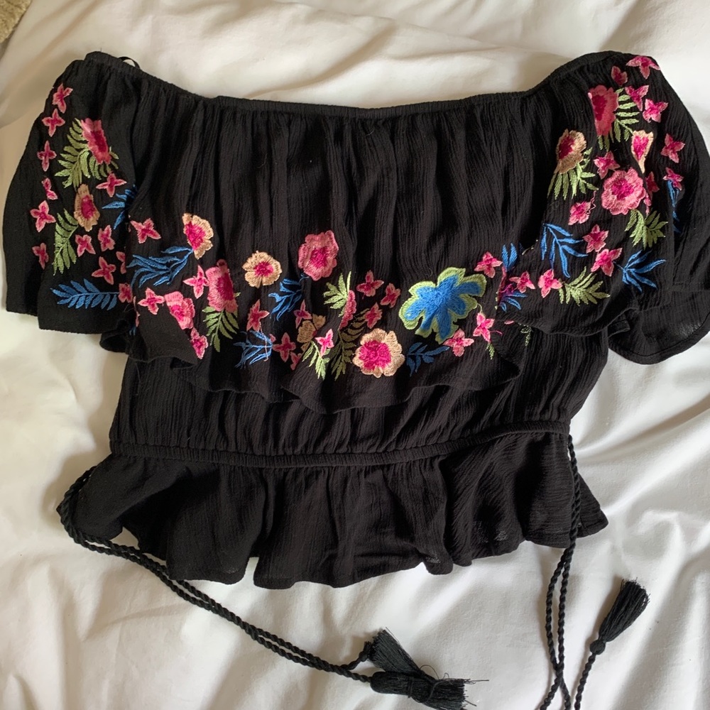 Off-shoulder top with flowers